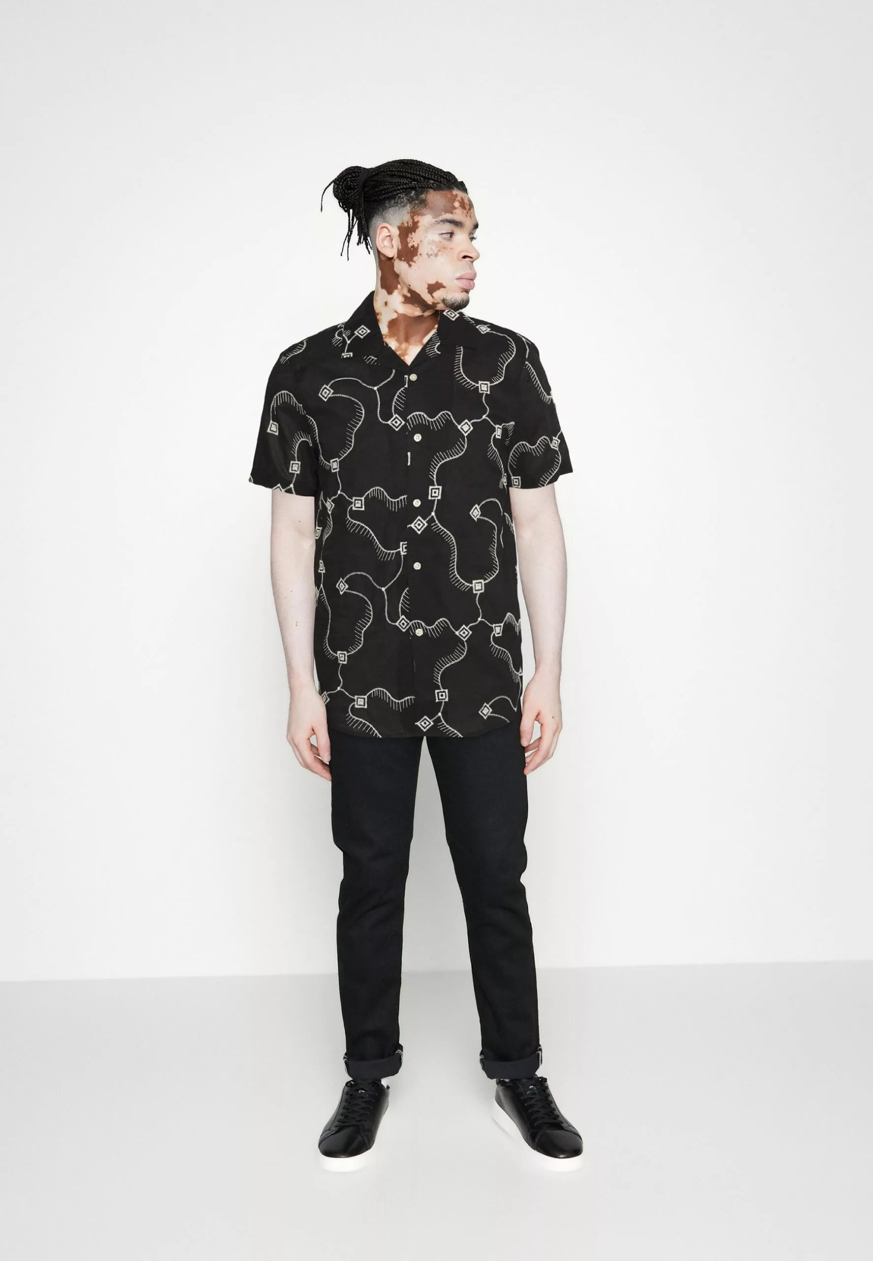 Pier OneEMBROIDERED LINES SHIRT - Skjorta - Black - Bild 2